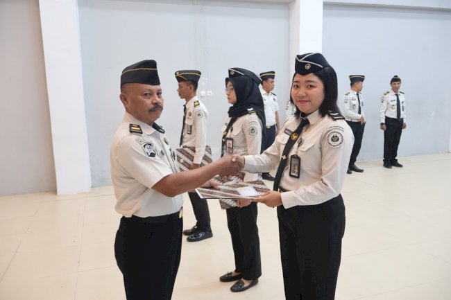 LPKA Ambon Beri Penghargaan Tiga Pegawai Teladan