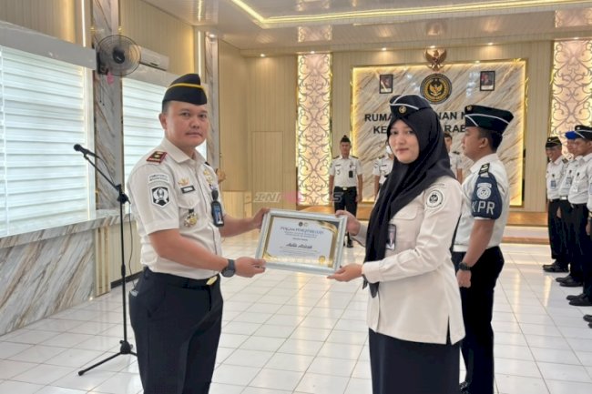 Apresiasi Dedikasi dan Kinerja, Rutan Marabahan Anugerahkan Penghargaan Petugas Teladan 