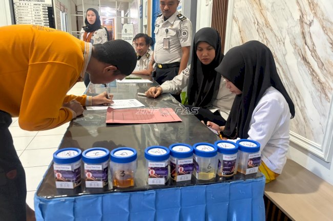 Lapas Baubau Gelar Tes Urine Acak terhadap 20 Warga Binaan dan Pegawai