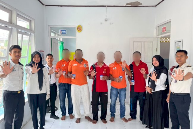 Lapas Piru Perkuat Komitmen Zero Halinar melalui Tes Urine Tahanan Baru