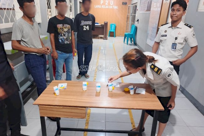 Pertegas Komitmen Bersih dari Narkoba, Lapas Tual Gelar Tes Urine bagi Pegawai dan Warga Binaan