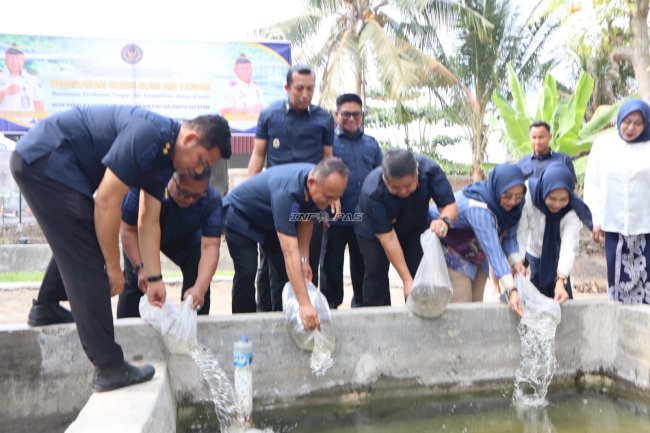 Dukung Ketahanan Pangan, Lapas Bulukumba Tebar 2.000 Benih Nila 