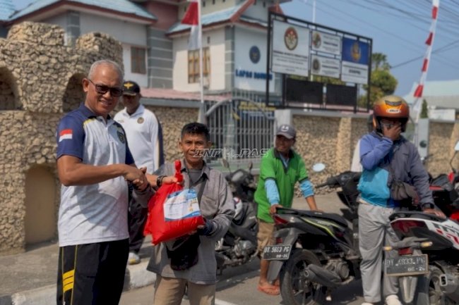 Lapas Baubau Salurkan 20 Paket Bansos bagi Masyarakat Sekitar