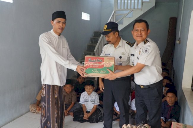 Rutan Pandeglang Salurkan Bantuan Sembako untuk Ponpes Riyadul Hidayah