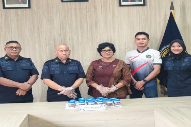 Tegaskan Integritas dan Deteksi Dini, 37 Petugas Bapas Ambon Jalani Tes Urine Berkala