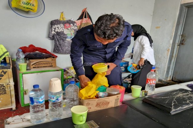 Cegah Gangguan Kamtib, Jajaran Kamtib Lapas Tual Geledah Kamar Hunian Blok 2