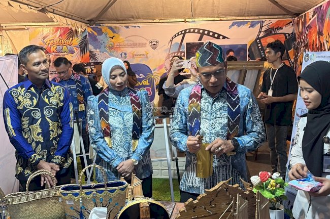 Tampilkan Karya Warga Binaan di Festival Akrab 2026, Stand Lapas Kotabaru Tarik Perhatian Wakil Bupati