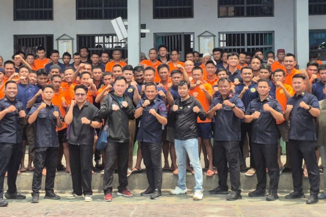 Rutan Palu Kedatangan Rudy Golden Boy, Sapa Warga Binaan dan Bagikan Motivasi 