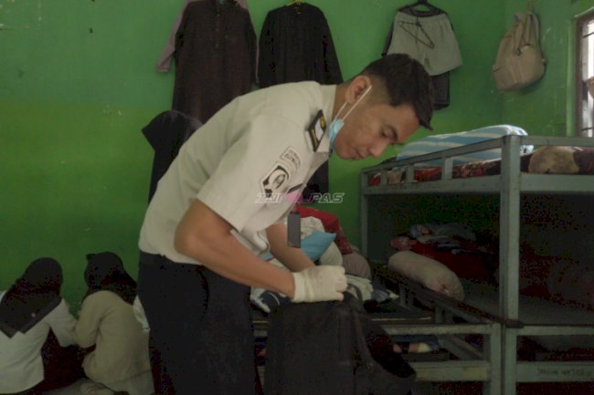 Jaga Keamanan, LPKA Kendari Gelar Razia Badan dan Kamar Hunian