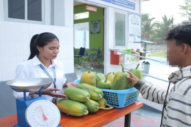 Lapas Piru Promosikan Hasil Panen Warga Binaan melalui Booth PTSP