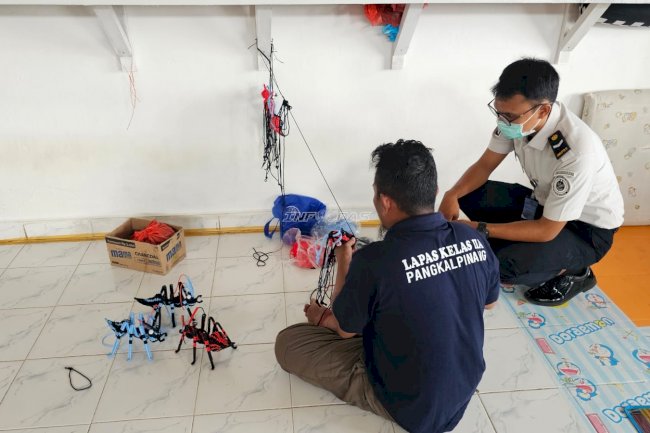 Warga Binaan Lapas Pangkalpinang Sulap Tali Kur Jadi Kerajinan Semut 3D