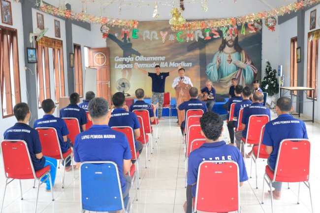 Gandeng Kemenag Kota Madiun, Lapas Pemuda Madiun Gelar Pembinaan Rohani Kristen dan Katolik