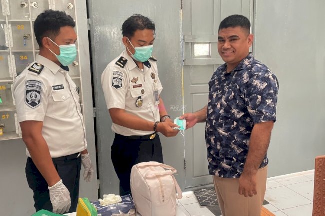 Cegah Dampak Karhutla, Lapas Namlea Bagikan Masker bagi Pengunjung lewat CKG