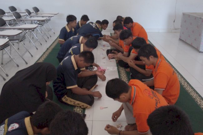 Asah Kreativitas, Anak Binaan LPKA Kendari Berkreasi lewat Handy Craft