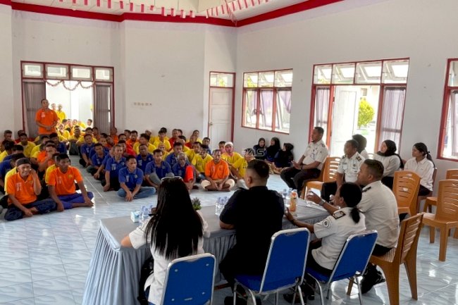Dikunjungi Jajaran Bapas Ambon, PPK dan Warga Binaan Lapas Namlea Dapat Sosialisasi Hak Integrasi