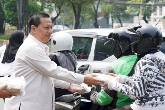Terus Hadir untuk Masyarakat, Ditjenpas Bagikan 500 Paket Makanan lewat Kamis Berkah
