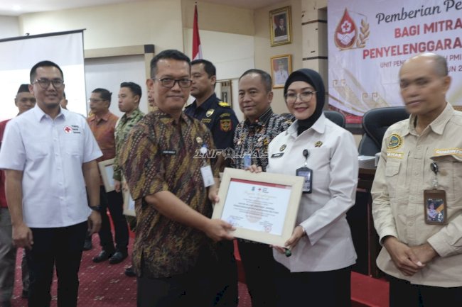 Kanwil Ditjenpas Babel Terima Penghargaan Mitra Penggerak Kemanusiaan dari PMI