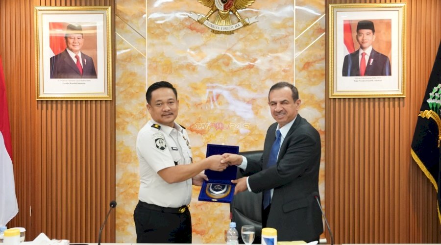 Ditjenpas Perkenalkan Inovasi Gelang GPS kepada Delegasi Royal Oman Police