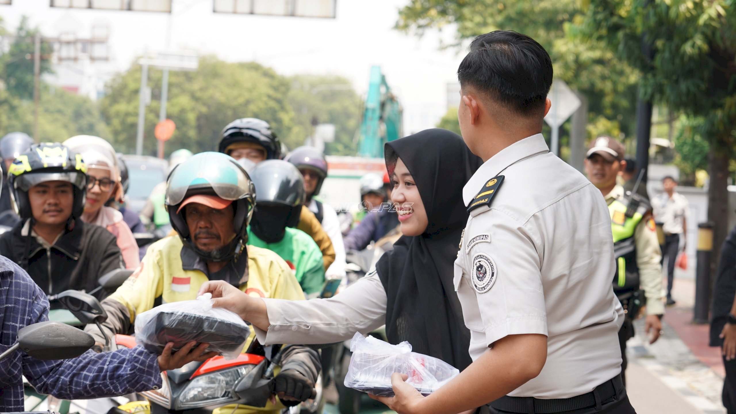 Perluas Kepedulian Sosial, Ditjenpas Bagikan 500 Paket Makanan melalui Kamis Berkah
